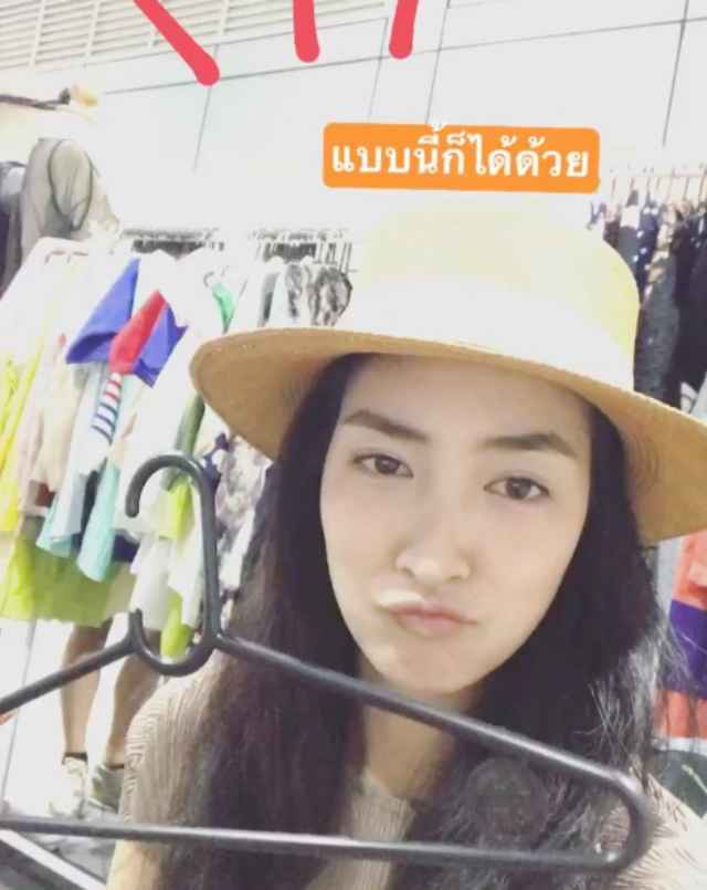 แพนเค้ก อัดคลิปถือไม้แขวนเสื้อในมือ หลังจากโดนขโมยเสื้อไป ที่งาน Thailand best shopping fair 2017